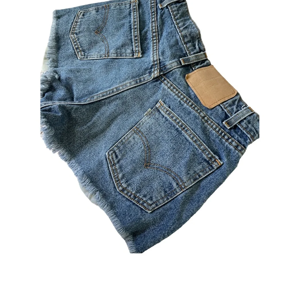 Vintage Levis White tag denim shorts - Picture 2 of 4